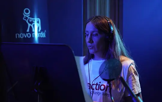 conectando voz destacada