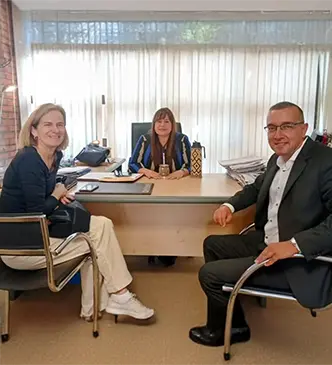 Reunión de trabajo entre referentes institucionales; coordinación de acciones para empleo inclusivo.