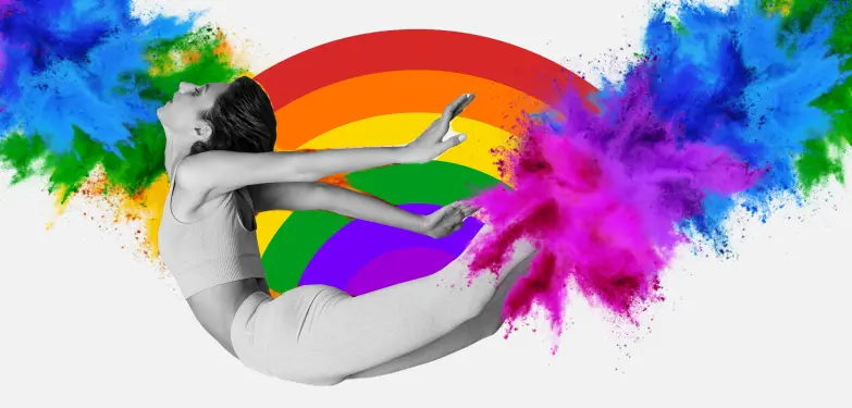 Figura en blanco y negro en movimiento frente a un arcoíris y nubes de color