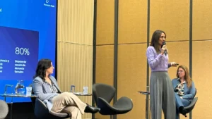 Panel de Fundación FLOR durante la presentación de datos sobre diversidad, equidad e inclusión en organizaciones reconocidas por sostener estrategias DEI.
