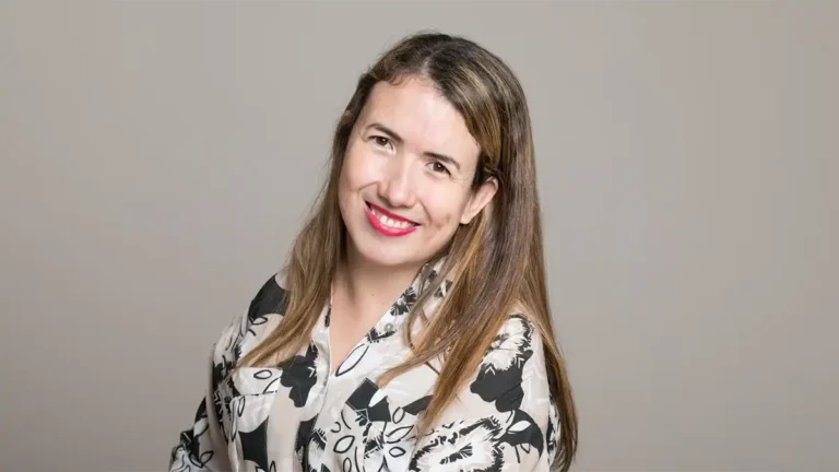 Daniela Aza, comunicadora y asesora en discapacidad e inclusión, en una entrevista sobre inclusión laboral, derechos y representaciones de las personas con discapacidad.