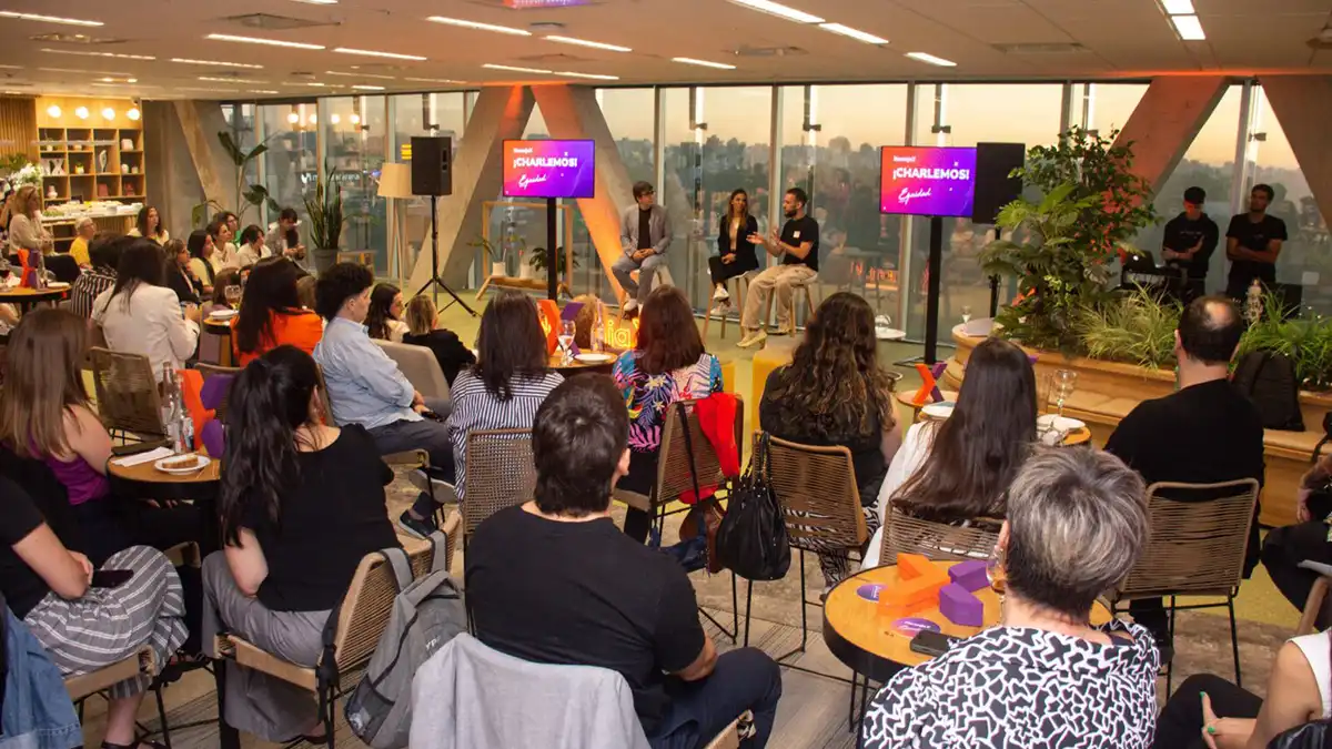 Encuentro de Naranja X sobre autenticidad en el trabajo, en una entrevista sobre medición de diversidad, bienestar y el caso reconocido por los Premios Grow.