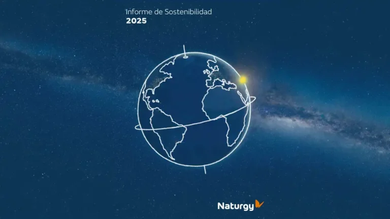 Portada del Informe de Sostenibilidad 2025 de Naturgy sobre un fondo azul estrellado. Un globo terráqueo delineado en blanco ocupa el centro, con líneas orbitales y un punto luminoso amarillo; el logotipo aparece en el sector inferior.