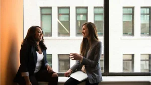 La ISO 45010:2026 incorpora menstruación y menopausia a la salud laboral y guía a organizaciones para reducir barreras, estigmas y riesgos.